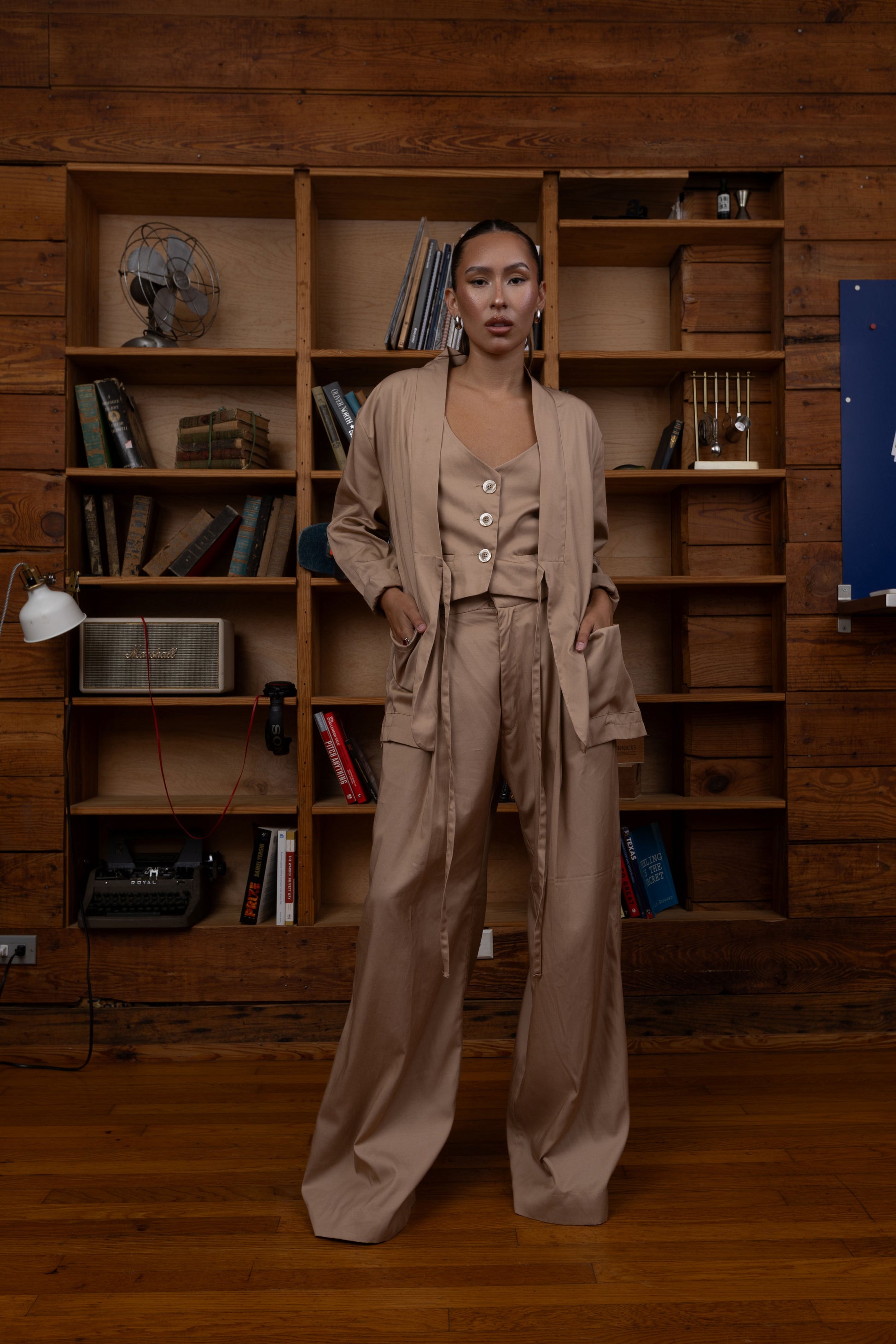 Wide leg pants with pleat